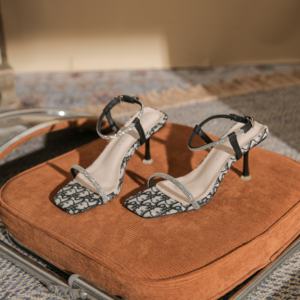 Sandales d'été à talon épais en satin de soie à bride unique, style coréen, tendance intemporelle pour femme - Product Image 3