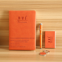 Individuelles Logo Exquisites Siebdruck PU-Leder Business-Style Abschlussgeschenk Schlüsselanhänger Stift Tagebuch Kartenetui Set Shanqi