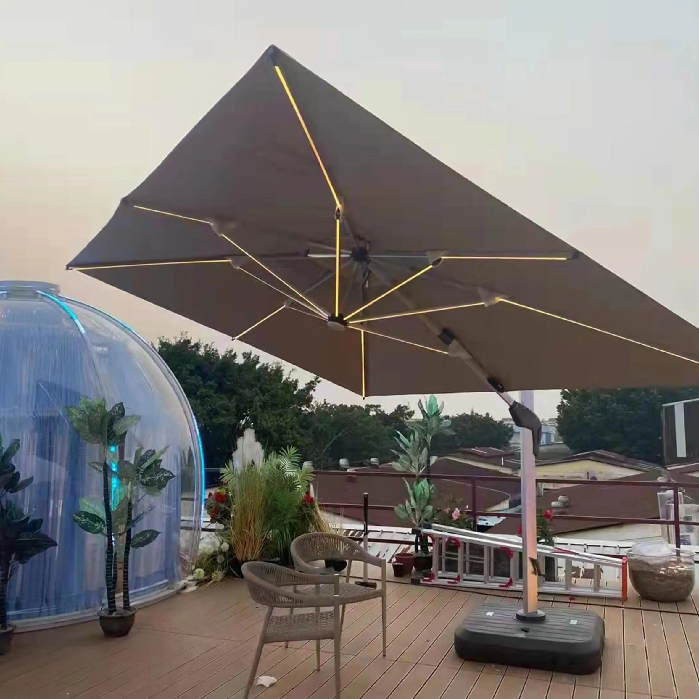Vendita calda giardino gigante a sbalzo ombrellone ombrellone appeso patio basi ombrellone per patio