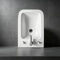 Ensemble WC moderne en céramique Ortonbath, deux pièces, sanitaires avec cuvette à double chasse économisant l'eau pour projets hôteliers