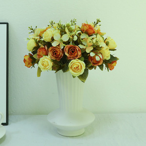 Bouquet de roses artificielles en soie blanches pour la décoration de la maison et des mariages, fabriqué en Chine - Product Image 2
