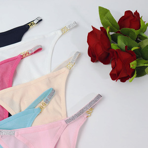 กางเกงในจีสตริงสตริงสตริงสีสันสดใสสำหรับผู้หญิงกางเกงในจีสตริงถักลายสีทึบลายโลโก้เอวต่ำ - Product Image 3