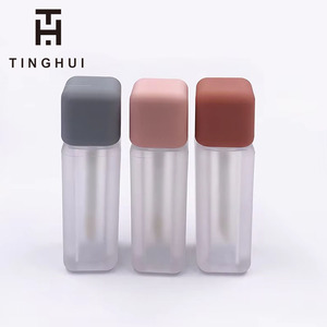 Tubes vides carrés multicolores pour brillant à lèvres 5 ml avec applicateur pinceau, emballage cosmétique mat givré avec impression offset – Vente en gros - Product Image 2