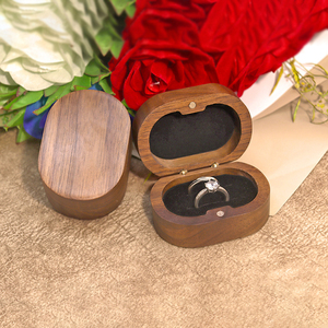 Caixa de Joias de Luxo Vintage em Madeira de Noz para Presentes, Design Embossado, Caixa Oval Portátil para Anel de Noivado com Tampa Magnética - Product Image 2