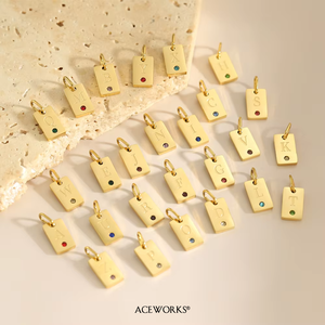 Amuleto con Letra del Signo Zodiacal |   Colgante de Acero Inoxidable Chapado en Oro PVD de 18K con Inicial del Alfabeto en Forma de Rectángulo |   Resistente al agua y sin deslustre - Product Image 3