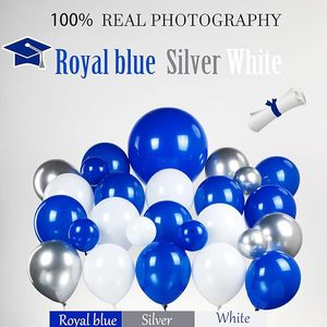 Guirnalda de Globos Azul Rey para Graduación 2026 con Gorros de Papel Metálico, Diplomas, Letras de Felicitación y Estrellas para Fiesta de Graduación 2026 - Product Image 4