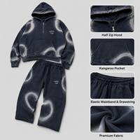 Conjunto de dos piezas personalizado: Sudadera con capucha de media cremallera con gráfico aerógrafo circular y bolsillo, y pantalones de chándal de pierna ancha para hombre, estilo casual urbano.