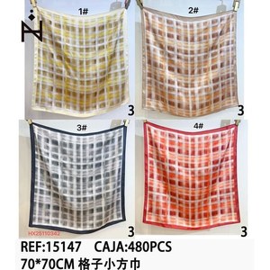 Foulard a Quadri 70x70Cm Accessorio di Moda per Donne - Product Image 3