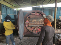 Haute efficacité CE BBQ flux d'air charbon de bois faisant four machine biomasse bois charbon de bois four carbonisé avec des prix bon marché