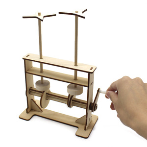 Modelo de elevador de manivela de madera, kit de experimentos científicos para niños, juguete educativo, herramienta de aprendizaje STEM, edad de 7 a 9 años - Product Image 2