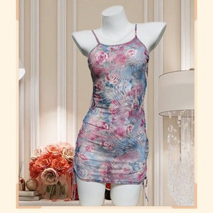 Vestido de noche de gasa translúcida con estampado de rosas románticas, cuello redondo y corte ceñido, cintura natural 093 - Product Image 1
