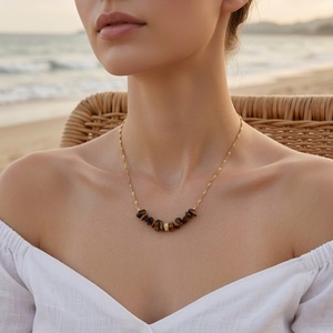Collier Pendentif en Acier Inoxydable avec Perles de Pierre Naturelle Irrégulières 12 Couleurs, Améthyste et Cristal de Quartz, Collier Spirituel d'Anniversaire - Product Image 4