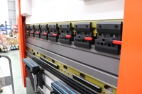 Presse plieuse hydraulique CNC F-Auto 300 tonnes 6000 mm à barre de torsion pour le formage de canaux, machine de pliage personnalisée pour l'acier métallique