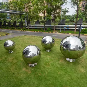 مرآة خارجية عالية الجودة حديقة مزخرفة مجوفة معدنية كرة كبيرة من الفولاذ المقاوم للصدأ