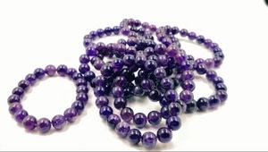 Bracelet en améthyste polie de qualité supérieure pour l'énergie positive, l'équilibre émotionnel et la méditation, disponible à la vente - Product Image 3