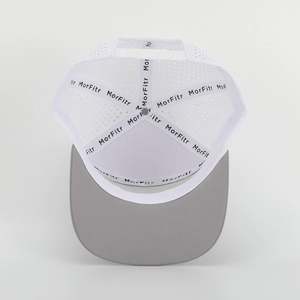 Gorra Snapback Unisex Deportiva de Hip Hop con 6 Paneles Planos, Logotipo de PVC Cortado con Láser y Perforaciones, de Alta Calidad, Personalizada por Meidiney, Fábrica con Certificación BSCI - Product Image 6