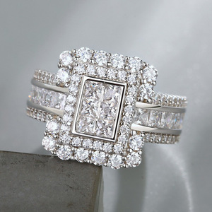 Anello con Cristallo Taglio Principessa per Donne, Fascia Geometrica Intrecciata, Accessorio Moda per Uso Quotidiano e Feste - Product Image 1