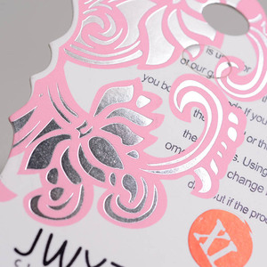 Etiqueta Colgante de Papel Perforado con Cordón de Plástico y Sello Personalizado, UV, Estampado en Lámina Plateada - Product Image 3