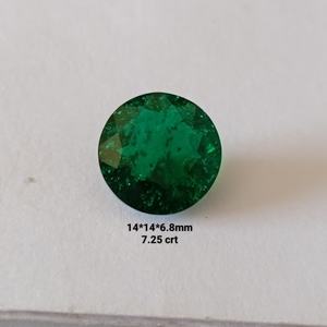 Varias piedras preciosas sueltas de esmeralda verde talladas en forma redonda, esmeraldas de laboratorio al por mayor, no naturales, hechas a mano para la fabricación de joyas. - Product Image 1