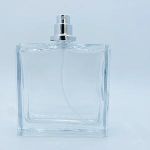 Botella de Perfume Vacía de Vidrio de Lujo de 100 ml con Tapa de Plástico para Creaciones de Fragancias DIY en el Cuidado Personal, Inspirada en Dubái - Product Image 4
