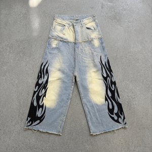 Jean en denim tissé bleu clair vintage vieilli avec strass, taille mi-haute, coupe droite ample, délavage clair, streetwear homme, sérigraphie - Product Image 3