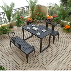 Set Moderno di Tavolo e Sedie da Esterno per Patio, Terrazza e Giardino, Tavolo Lungo in Plastica e Legno per Riunioni all'Aperto - Product Image 1