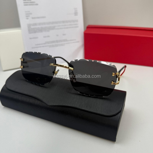 <span class=keywords><strong>Occhiali</strong></span> <span class=keywords><strong>da</strong></span> <span class=keywords><strong>Sole</strong></span> di Design per Donna e Uomo, Marca Famosa, Montatura Senza Bordi con Taglio a Diamante, con Custodia e Ricevute - Product Image 6