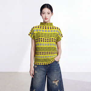 T-shirt plissé en mousseline de soie à pois jaunes pour femme, style vintage décontracté d'été, à manches courtes, fin, très élastique, respirant et infroissable - Product Image 4