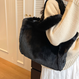 Women's Fluffy Teddy Shoulder <strong>Bags</strong> Wholesale Winter Plush Tote <strong>Bags</strong> Faux Fur Ladies Handbags - Product Image 2