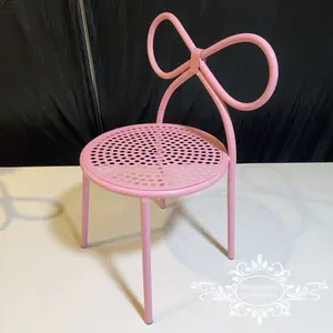 Chaises d'enfant avec nœud papillon pour enfants Petit siège en fer rose Meubles pour enfants pour fêtes et événements en plein air Meubles