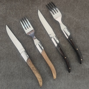 Promotion : Ensemble de couverts de luxe en acier inoxydable avec manche en bois d'<span class=keywords><strong>olivier</strong></span> et bois de wengé, <span class=keywords><strong>couteau</strong></span> à <span class=keywords><strong>steak</strong></span> et fourchette <span class=keywords><strong>Laguiole</strong></span>, avec coffret cadeau en bois - Product Image 1