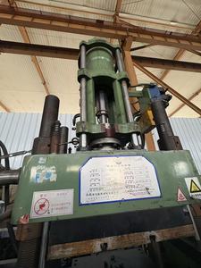 Máquina de inyección de caucho de placa de 200 toneladas de marca usada, prensa de <span class=keywords><strong>compresión</strong></span> de tamaño 620x600, precio competitivo - Product Image 3