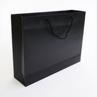 Sacs en papier personnalisés de luxe pour vêtements, sacs cadeaux avec poignées en ruban