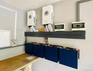 ระบบไฮบริดโซลาร์เซลล์ 8kW-12KW รุ่น SUN-8/10/12K-SG04LP3-EU แบบสามเอาต์พุต เชื่อมต่อกับแบตเตอรี่ลิเธียม 48V ระบบไฮบริดโซลาร์เซลล์ R5KLNA Hybrid Inv - Product Image 1