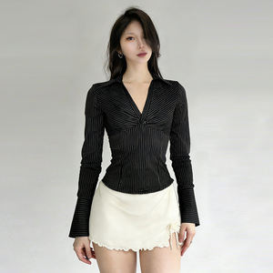 Blusa Elegante de Mujer con Cuello en V, Manga Larga, Cintura Ajustada y Rayas Tejidas, Estilo Francés para Oficina - Product Image 1