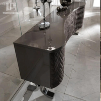 Buffet de luxe moderne en cuir nubuck avec côtés incurvés, mobilier haut de gamme pour chambre, villa, ferme, hôtel et appartement