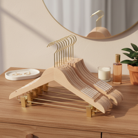 Meilleures ventes : Cintres individuels en bois massif pour vêtements, costumes et chemises, pour armoire, y compris pour enfants