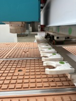 Machine de découpe CNC à 3 axes ATC pour la fabrication de portes et d'armoires en bois, avec changeur d'outils linéaire 2040, fabriquée en Chine
