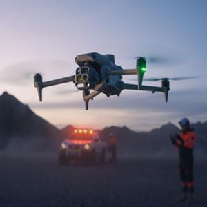 Dron Comercial Industrial Matrice 4T Plus Combo con Carga Útil de 2000g, Velocidad Máxima de 21m/s, Transmisión de 35km, Plástico, 2.4GHz/5.8GHz - Product Image 1