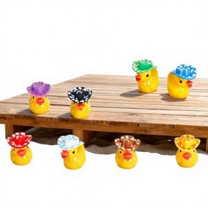 Sombrerito de plástico tridimensional de color sólido con forma de patito, material para accesorios de joyería DIY, pequeños adornos de pato, venta al por mayor - Product Image 2
