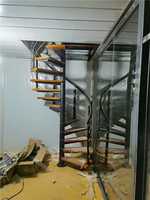 Escaliers en colimaçon personnalisables de conception ouverte minimaliste pour les foyers d'appartement urbains
