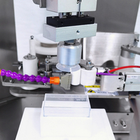 Machine d'emballage verticale semi-automatique pour sceller les boîtes et les boîtes de conserve en forme de cœur en chocolat transparent
