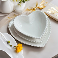 Assiette de présentation de luxe en céramique gaufrée, style mariage français, avec perles blanches, série perlée, pour restaurant, événements et traiteur