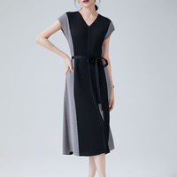 Robe longue plissée bicolore à col en V jupe droite pour femme au genou personnalisation grande taille fabriquée teinture unie