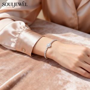 Bracelet tennis fleur en moissanite pour femme, en argent 925 plaqué rhodium, coupe ronde, bijou de luxe pour le quotidien - Product Image 3