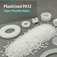 Granulés de PA12 plastifiés flexibles, matière première de polyamide 12 souple, granulés de nylon résistants aux chocs pour pièces plastiques de précision