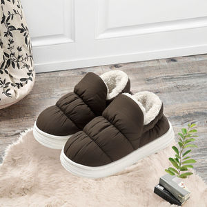 รองเท้าแตะใส่ในบ้านบุขนนุ่มกันลื่น พื้นหนา 4 ซม. สำหรับฤดูหนาว เหมาะสำหรับผู้ชายและผู้หญิง - Product Image 3