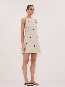 Robe d'été minimaliste en lin à pois imprimé naturel pour femme, style bureau français, sans manches, taille nouée, mini, coupe trapèze, col rond, débardeur - Product Image 2