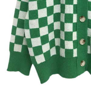 Cardigan court en peluche à carreaux vert et blanc contrastant, style vintage, anti-boulochage, pour <span class=keywords><strong>femme</strong></span>, directement de l'usine - Product Image 3