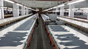 เสื้อแจ็กเก็ตสำหรับขี่ม้าของผู้หญิงผ้าคอตตอนผสม65% 100ชิ้นดีไซน์โลโก้ออกแบบได้ตามต้องการ - Product Image 2